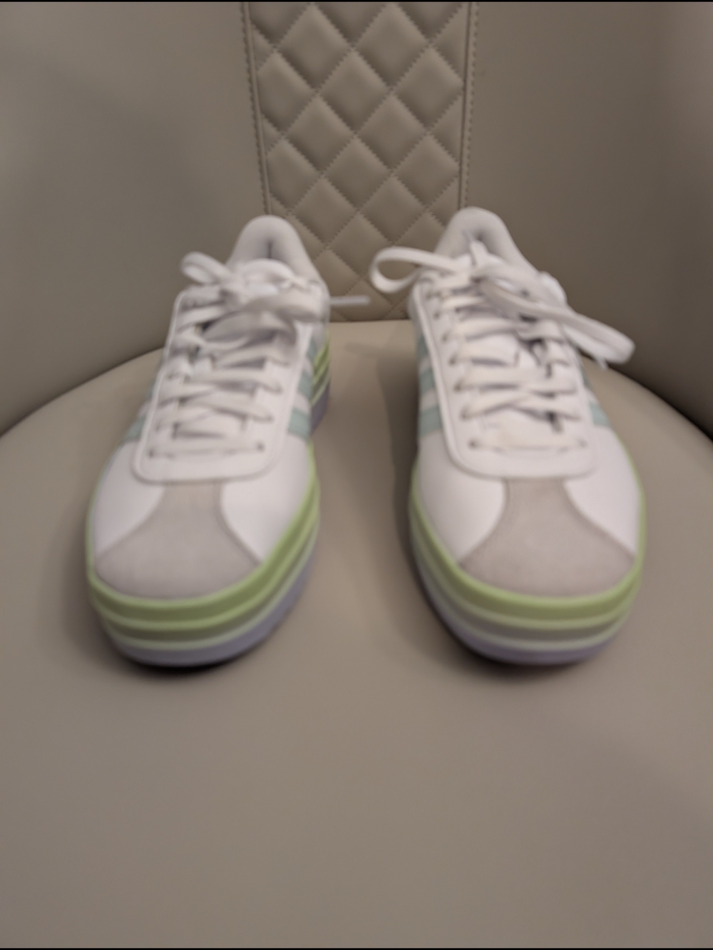 NWOB adidas Sz Girls 5/Women 6.5White Low-Top Sneakers w/ Subtle Green Trim